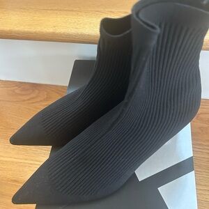 Zara Black Textured Heel Boots